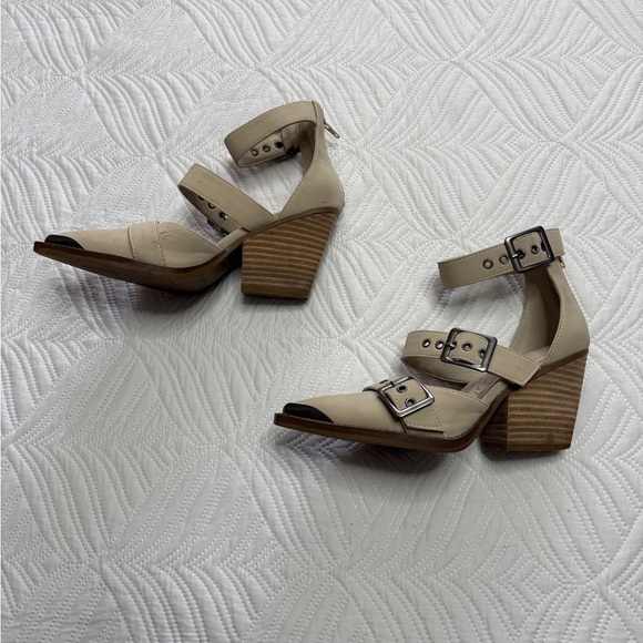 Very G Irina Women’s Tan Western Heel Ankle Boot. Size 7 - Picture 3 of 9